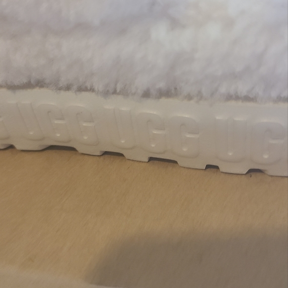 Shoes - Picture 6 of 8